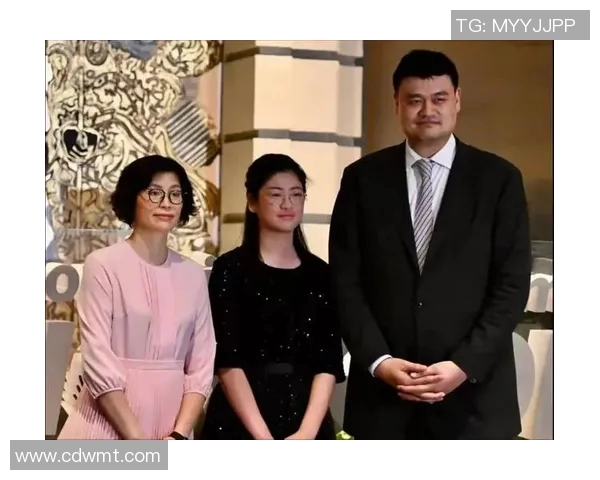 姚明女儿展现足球天赋踢球视频引发热议网友纷纷点赞支持小女孩追逐梦想