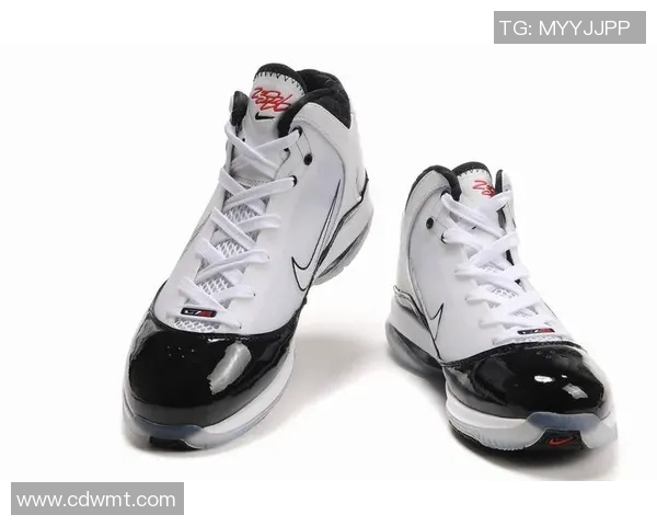 足球明星联名篮球鞋引领潮流运动时尚新风尚