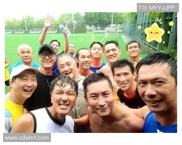 谢霆锋与足球明星同框合影展现运动与娱乐的完美结合 谢霆锋与足球明星同框合影展现运动与娱乐的完美结合