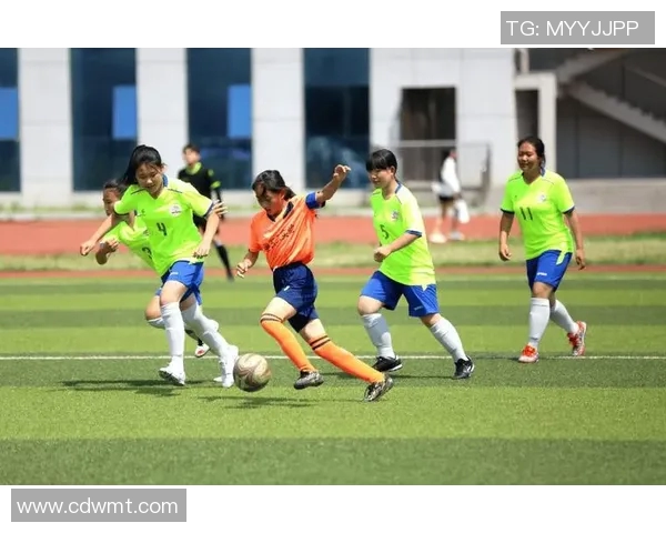 小学生足球明星解说带你领略校园绿茵场上的激情与梦想 小学生足球明星解说带你领略校园绿茵场上的激情与梦想