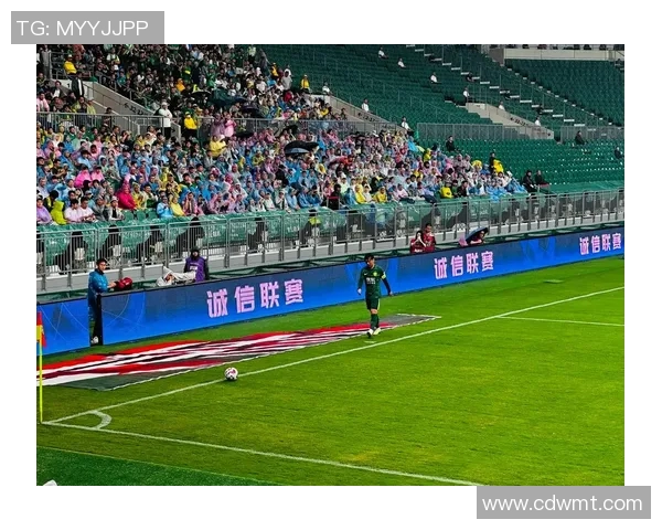 足球明星李毅亲笔签名照片揭晓独特魅力与足球传奇的完美结合 足球明星李毅亲笔签名照片揭晓独特魅力与足球传奇的完美结合